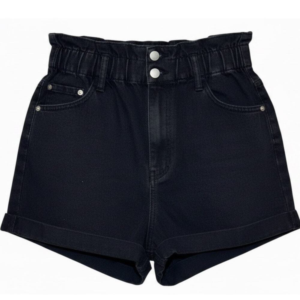 Tinseltown juniors size 15 light wash denim shorts. High-rise fit with stretch.